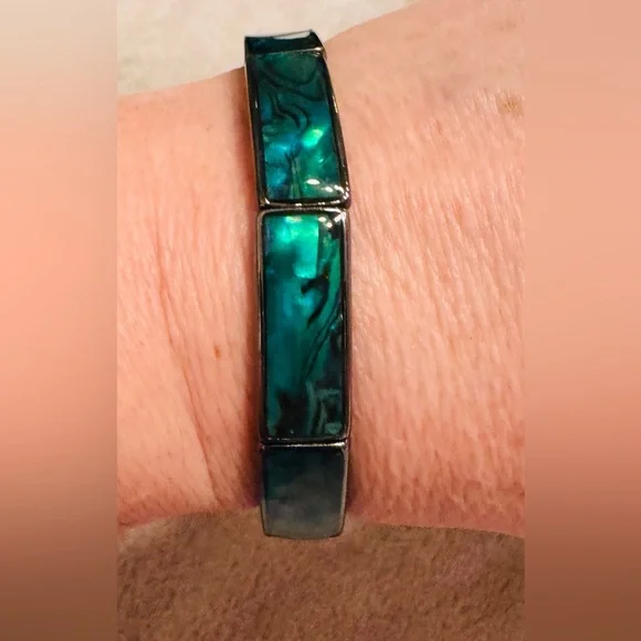 Lia Sophia “Pacifica” Genuine Abalone Stretch Bracelet - Picture 4 of 5
